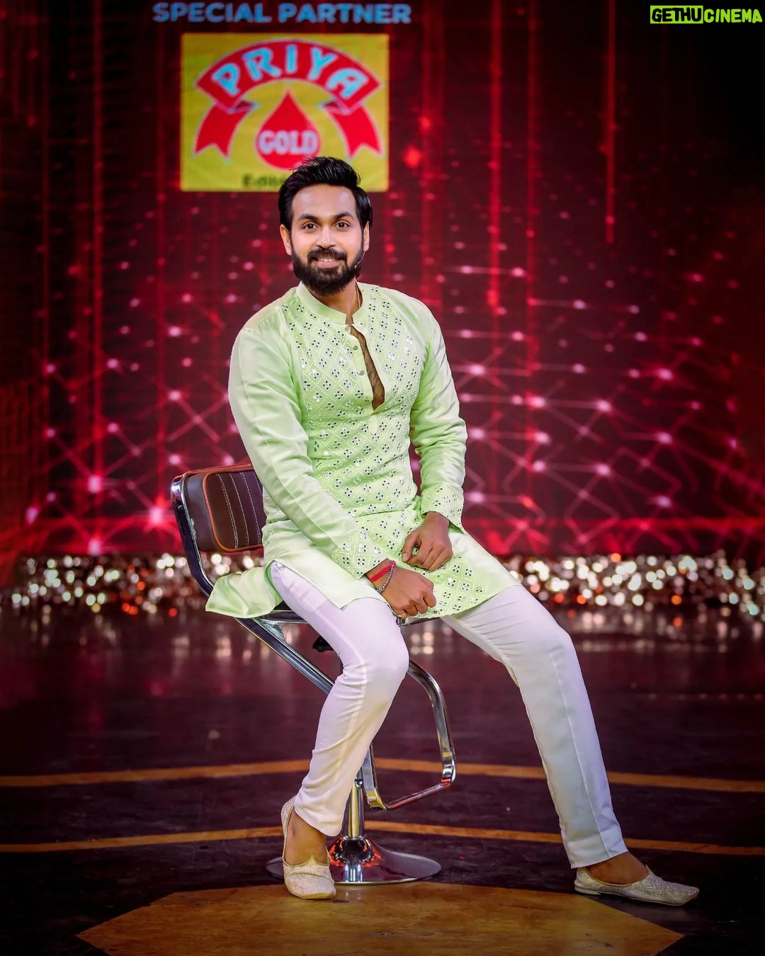 Vishnupriyaa bhimeneni Instagram - I was elated to attend the “Ladies and Gentlemen” show on @zeetelugu along with @vishnupriyabhimeneni , It was an amazing experience to meet numerous warm people who made me feel at home. @pradeep_machiraju @anchorravi_offl @i.ali.reza PC @paulino_pictures Outfit @myperfectfitformen #ladiesandgentlemen #zeetelugu #MaanasNagulapalli #ActorMaanas #maanas #TV show #tollywood #TeluguActor #style #acting #funshow #zarizaripanchekatti #vishnupriya #vishnupriyabhimeneni #BiggBossTelugu5 #BiggBossTelugu #zeetelugupromo #song Padmalaya Studio