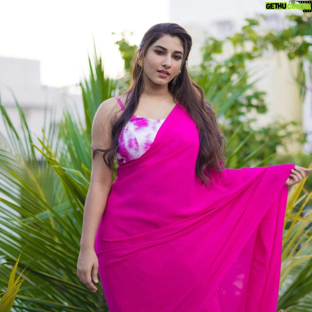 Vishnupriyaa bhimeneni Instagram - 🪷🪷🪷 Outfit : @rekhas_couture Designer : @kirthana_sunil 📸: @teampixel8 #VISHNUPRIYABHIMENENI #pinksaree #festivewear #sareelove