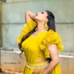 Vishnupriyaa bhimeneni Instagram - 💛💛💖💖💖 Saree :@maramsclothing_official Earrings:@aditi_collection Shot&edited :@sushmaa_gupta #vishnupriyaabhimeneni #VishnupriyaaB19 #teluguactress #telugudance #trending1 #instareels #reelitfeelit