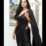 Vishnupriyaa bhimeneni Instagram - 🖤🧿 Styling :@greeshma_krishna.k Blouse : @thelabeldiva H&M : @makeupbysapnak 📸 : @shareefnandyala #vishnupriyabhimeneni #New2022 #newbegginings #Newlife #gratefulforeveryday❤️