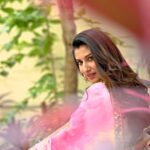 Vishnupriyaa bhimeneni Instagram - Embracing the feminine 💗💗💗 Earrings: @aditi_collection #vishnupriyabhimeneni #sareelove #pink #navaratrulu #feminine #magic #love #songfeels #trending #instagram #reelitfeelit