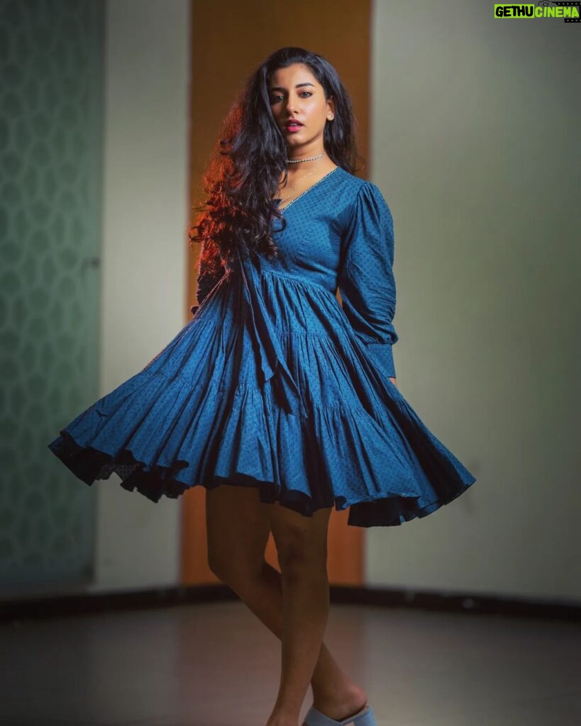 Vishnupriyaa bhimeneni Instagram - Wanted Pandugaad promotions....... 💖💖💖💖💖 Styling :@greeshma_krishna.k Outfit : @houseofakhilaaakurathi Team : @relivevisuals #vishnupriyabhimeneni #WANTEDPANDUGAAD🍊 #moviepromotions #LIFEISBEAUTIFUL #magical #raghavendraraogaru #Unitedkproductions Hyderabad