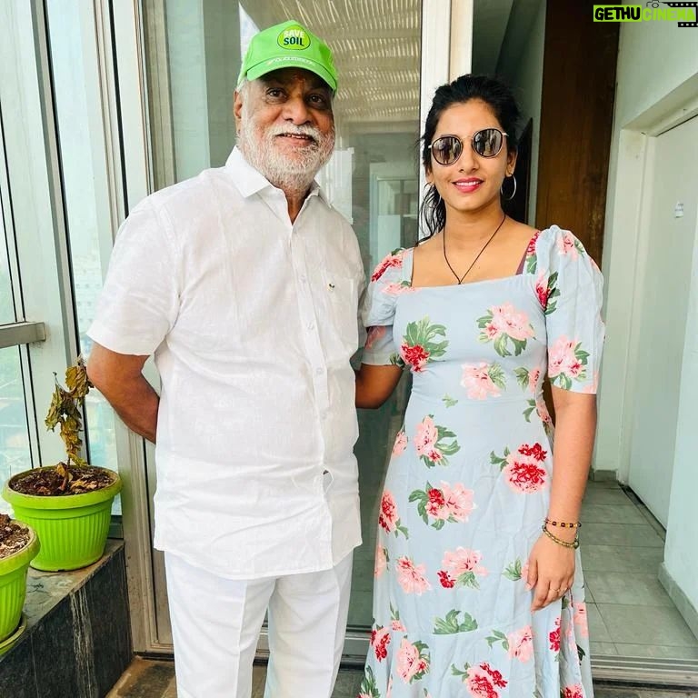 Vishnupriyaa bhimeneni Instagram - With my best friend Raghavendra Rao garu ❤️❤️❤️❤️❤️❤️❤️ #vishnupriyabhimeneni #Momentsofmagic #laughter #craft #libertytobefree #grateful #SaveSoil