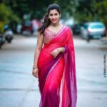 Vishnupriyaa bhimeneni Instagram - Keep your face always towards the sunshine 🌞 & shadows will fall behind 💖 🥻:@sujisrin.collection 📷:@stories_by_challachandu #VISHNUPRIYABHIMENENI #navratri #saree #love #live #laugh #befree