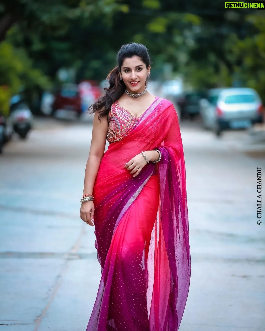 Vishnupriyaa bhimeneni Instagram - Keep your face always towards the sunshine π & shadows will fall behind π π₯»:@sujisrin.collection π·:@stories_by_challachandu #VISHNUPRIYABHIMENENI #navratri #saree #love #live #laugh #befree