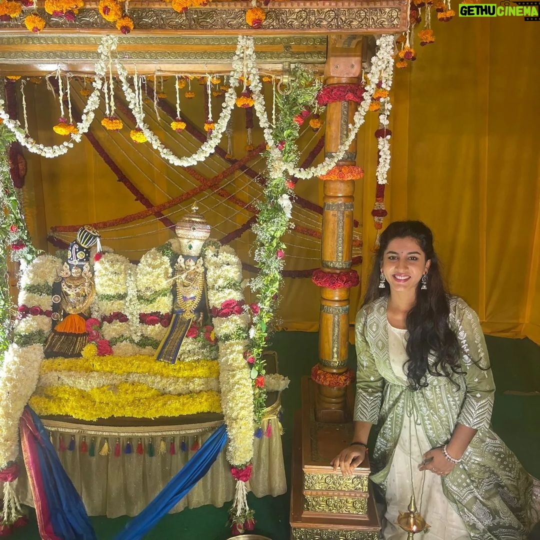Vishnupriyaa bhimeneni Instagram - Janmaashtami with laddugopal ππ₯° birthday evening with the divineππ π HARE KRISHNA HARE KRISHNA KRISHNA KRISHNA HARE HARE HARE RAMA HARE RAMA RAMA RAMA HARe HARE #VISHNUPRIYABHIMENENI #19082022 #JANMASTHAMI #BRITHDAYEVENING #withthelord #sreekrishna #radhakrishna #gratefulforlife #tobeliving&experiencing