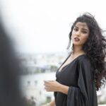 Vishnupriyaa bhimeneni Instagram - As soon as you have made a thought, laugh at it." - lao tzu Styling :@greeshma_krishna.k @thelabeldiva H&M : @makeupbysapnak 📸 : @shareefnandyala #vishnupriyabhimeneni #loveandlight #thursdaythought #gratefulforeveryday❤️