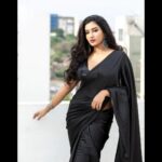 Vishnupriyaa bhimeneni Instagram - 🖤🧿 Styling :@greeshma_krishna.k Blouse : @thelabeldiva H&M : @makeupbysapnak 📸 : @shareefnandyala #vishnupriyabhimeneni #New2022 #newbegginings #Newlife #gratefulforeveryday❤️