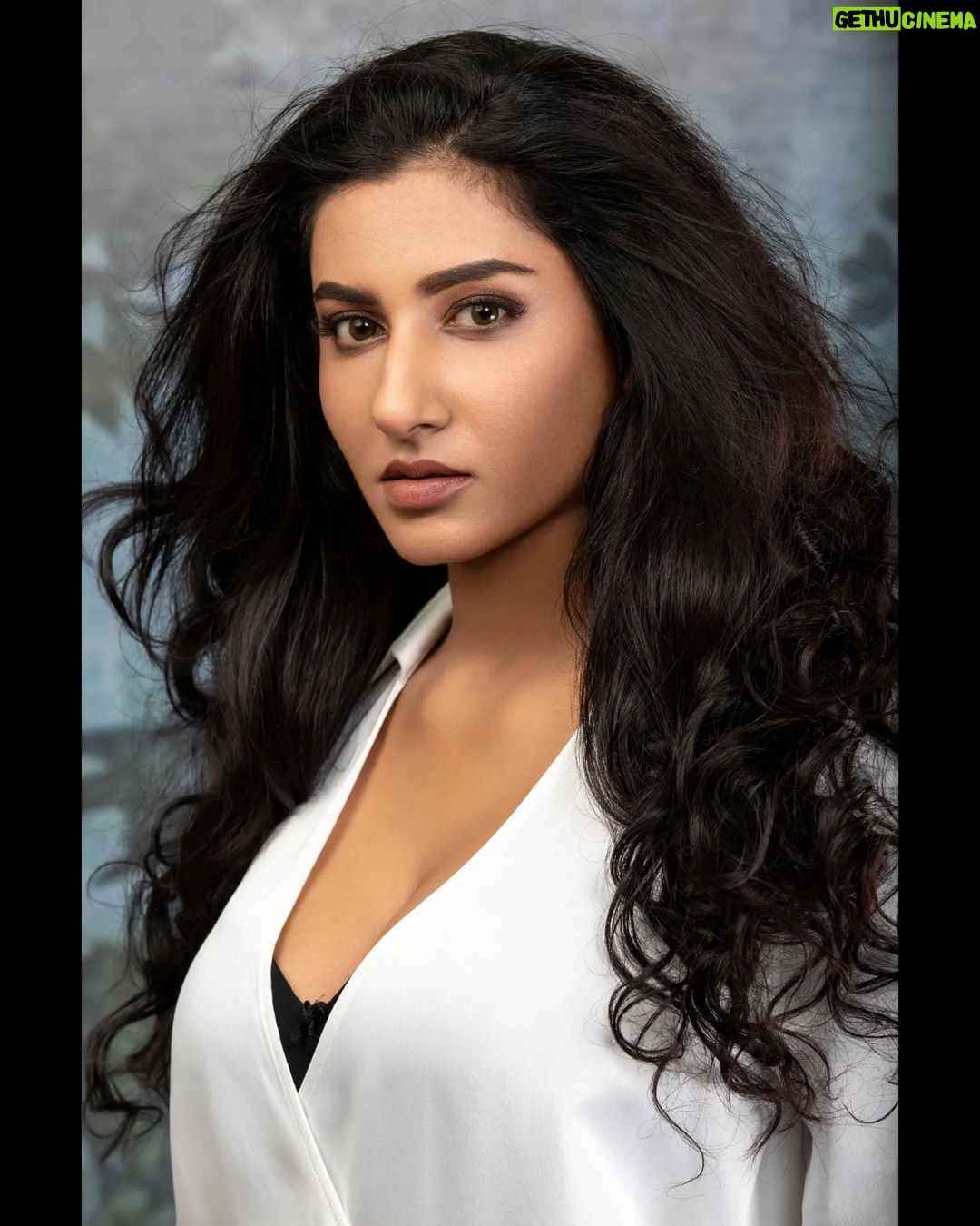 Vishnupriyaa bhimeneni Instagram - Just keeping it casual in whites ππ€π€ Styling : @greeshma_krishna.k H&M : @makeupbysapnak πΈ : @shareefnandyala #vishnupriyabhimeneni #loveandlight #gratefulforeverything #mondaycasuals