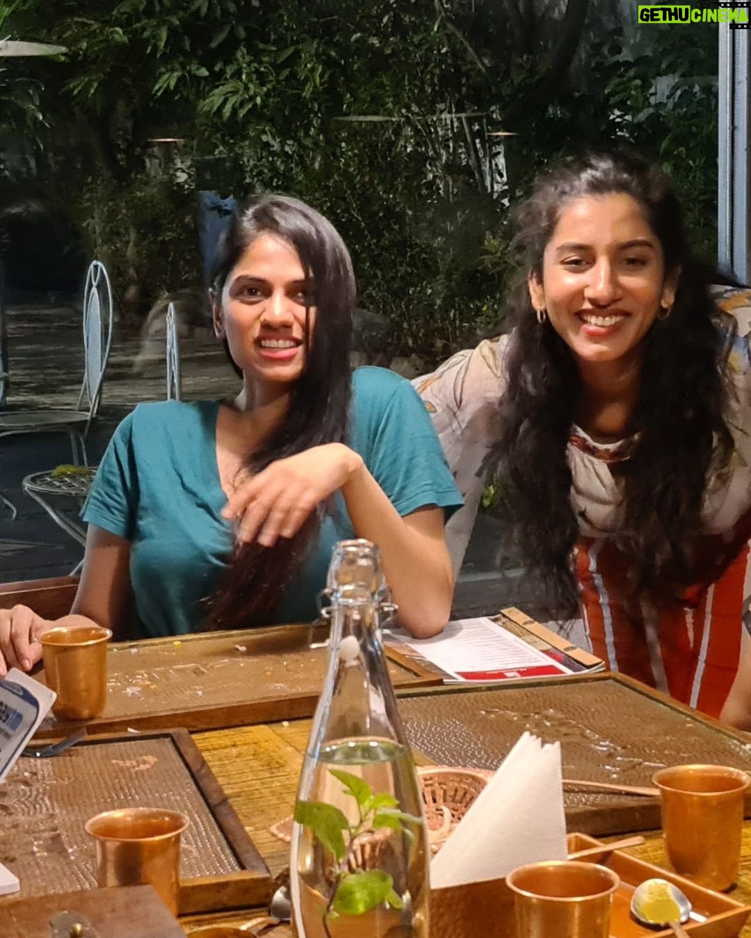 Vishnupriyaa bhimeneni Instagram - Today is a blessing 😍💜💙 And thankyou for these precious memories and precious moments dear universe 😍🌈🌞☀️❤️❤️ #vishnupriyabhimeneni #Allabouttoday #sundays #Fundays #família #ishalife #leadingasatwiklife #positivityistheTwewant😝