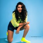 Vishnupriyaa bhimeneni Instagram - Be the light at the end of a dark tunnel 💜💛 Styling :@greeshma_krishna.k Captured : @theportraitstudio_tps H&M :@makeupbysapnak #sundayyyyingggg #loveinworld #LIVEHAPPYHEALTHY #keepurmindpositive #belove