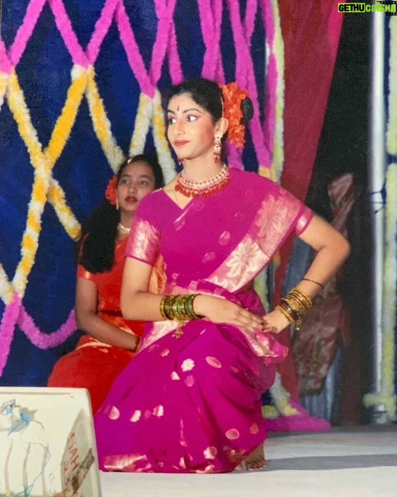 Vishnupriyaa bhimeneni Instagram - Memories bring back memories 😍😍😍💜💜💜 This picture was clicked in 2009 my schools Annual day celebrations 😍😍 AND I just can't forget enjoying every bit of performing... Practices between classes for almost 2 months 😍😍 AHH God it was funnnnnnnnn.. And Never thought 10 years down the lane that it will be my profession ❤️ All I can do is dance all day 😍😍💃💃💜💜 How lucky I'm I 😍🙏 .. And Iam so... grateful I pursued what my soul craves for 😍 #followurheartfollowurpassion #loveeverythingyoudo #UNEEDNOTSATISFYOTHERS #SATISFYURSELF #Havingagratefulday