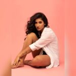 Vishnupriyaa bhimeneni Instagram - Waiting for my valentine be like ........ 📸 :@shareefnandyala M&H :@pranathibandi Styling :@devaras92 #Happyfriday #happyvibes #lovingtherosepinkvibes😍😍 #