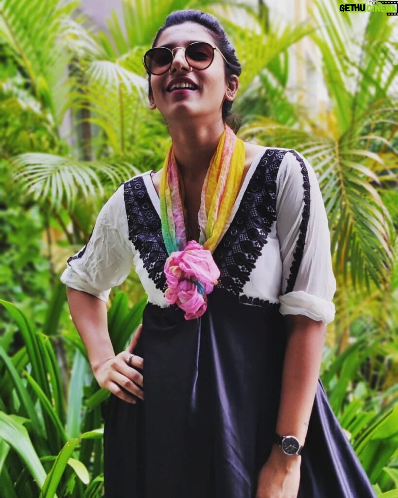 Vishnupriyaa bhimeneni Instagram - After watching #masabamaaaba @masabagupta #CHILLMESS Trying to be colourful 💛💛💛💛❤️❤️❤️😍😍😍😍😍😍😍😍😍😍😍 #madnessreload #masabamaaaba #netflixseries #addcolourdarling 💐 #chillmess Ps : @rjchaitu thankyou for clicking paicturessss after laughing at me 😝😝😂😂😂😂😂😂😂😂😂 👗 :@maghuva.studio