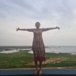 Vishnupriyaa bhimeneni Instagram - Nature's Stillness😍.... My madness 😍😝💜 💚💚🌱🍀🏝️🏝️ Birthday month 💜💗 #livinglife #lovelife #grateful #love #breezeinhair #breezetakingover #lifeisbeautiful💚💛💜 #everyminuteisinevitable💛💚