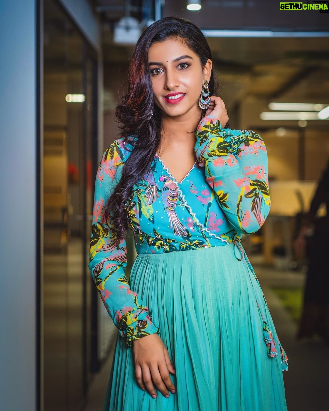 Vishnupriyaa bhimeneni Instagram - All I have is heart full of love ❤️❤️❤️❤️❤️ Styling : @greeshma_krishna.k Label : @nikitamtiwari 📸 :@whoisindrasena #thebaker&thebeautypromorions #annapurnastudios #aha #loveforlife#lovenhappinesstoall💜