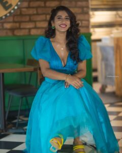 Vishnupriyaa bhimeneni Instagram - All about today 💙💙💙 princess vibe 👸💜 #THEBAKERANDBEAUTY trailer launch 😍😍😍 Stylist - @greeshma_krishna.k Outfit - @rvdesignerstudiobyrupa Accessories - @thetrinkaholic Neck piece - @yuvi_collections Photography - @vk_photographyy #Dreamymonday #gratefulforeverymoment #thebakerandbeauty #annapurnastudios #aha #primiering10sep