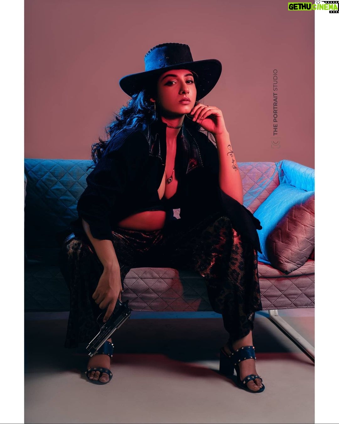 Vishnupriyaa bhimeneni Instagram - 123 Nenoka kantri 😎 naaku nene raani 👸mantiri vaayistha pagalu raatiri BY BIRTHE vundi timmiri 😍😝 Styling :@greeshma_krishna.k 📸 : @theportraitstudio_tps H&M : @makeupbysapnak #IAMTHEBOSSOFHOWIFEEL #ANDICHOOSETOFEELFULLOFLOVEANDBLISS #GIRLPOWER #welivethewaywewant #weekendalready😍 #Enjoyeverymoment