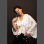Vishnupriyaa bhimeneni Instagram - Sundaying🧡🧡🧡💛💛💛💛🤍🤍 📸 @shareefnandyala M&H @pranathibandi Styling @pranathibandi #LIVEHAPPYHEALTHY💜 #letlive #love #sundaysaremyfav #summersundays #loveleyday #chillaxingwithsomedrama🤩😝💜