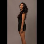 Vishnupriyaa bhimeneni Instagram - Black always let you slay 🖤🤍 📸 @shareefnandyala M&H @pranathibandi Styling @greeshma_krishna.k #slayinginblack #blacknwhitemoods #capturingthemoment #living #slaying #standingtall #forurselfandpeoplearoundyou #thursdaysinblack⚫
