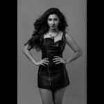 Vishnupriyaa bhimeneni Instagram - Black always let you slay 🖤🤍 📸 @shareefnandyala M&H @pranathibandi Styling @greeshma_krishna.k #slayinginblack #blacknwhitemoods #capturingthemoment #living #slaying #standingtall #forurselfandpeoplearoundyou #thursdaysinblack⚫