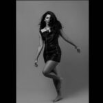 Vishnupriyaa bhimeneni Instagram - Black always let you slay 🖤🤍 📸 @shareefnandyala M&H @pranathibandi Styling @greeshma_krishna.k #slayinginblack #blacknwhitemoods #capturingthemoment #living #slaying #standingtall #forurselfandpeoplearoundyou #thursdaysinblack⚫