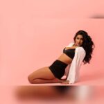 Vishnupriyaa bhimeneni Instagram - Waiting for my valentine be like ........ 📸 :@shareefnandyala M&H :@pranathibandi Styling :@devaras92 #Happyfriday #happyvibes #lovingtherosepinkvibes😍😍 #