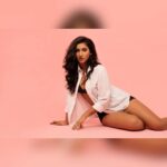 Vishnupriyaa bhimeneni Instagram - Waiting for my valentine be like ........ 📸 :@shareefnandyala M&H :@pranathibandi Styling :@devaras92 #Happyfriday #happyvibes #lovingtherosepinkvibes😍😍 #