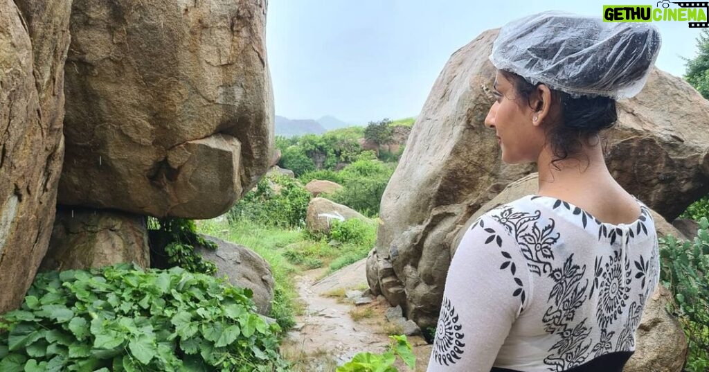 Vishnupriyaa bhimeneni Instagram - All soaked in love..... Surrounded by love.... 😍😍💚💚💚🧡💙💙💙💙🧡🧡🧡💗💗💜💜💜💜💜♥️♥️ #Lifeonhills #rains #greens #breeze #allmyfavthings #adventerous #lifearound #blissfulmoments The Hampi