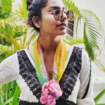 Vishnupriyaa bhimeneni Instagram - After watching #masabamaaaba @masabagupta #CHILLMESS Trying to be colourful 💛💛💛💛❤️❤️❤️😍😍😍😍😍😍😍😍😍😍😍 #madnessreload #masabamaaaba #netflixseries #addcolourdarling 💐 #chillmess Ps : @rjchaitu thankyou for clicking paicturessss after laughing at me 😝😝😂😂😂😂😂😂😂😂😂 👗 :@maghuva.studio