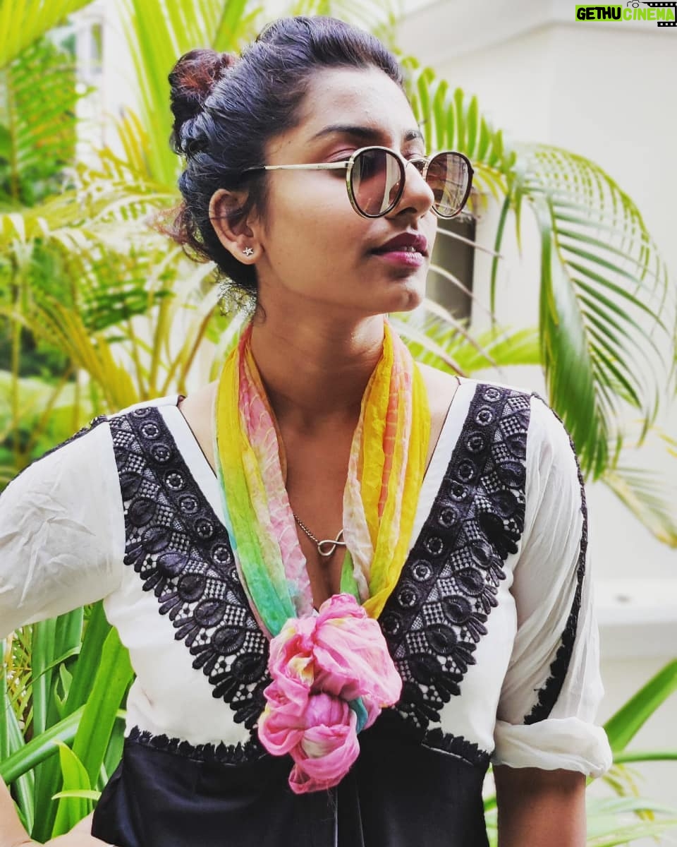 Vishnupriyaa bhimeneni Instagram - After watching #masabamaaaba @masabagupta #CHILLMESS Trying to be colourful 💛💛💛💛❤️❤️❤️😍😍😍😍😍😍😍😍😍😍😍 #madnessreload #masabamaaaba #netflixseries #addcolourdarling 💐 #chillmess Ps : @rjchaitu thankyou for clicking paicturessss after laughing at me 😝😝😂😂😂😂😂😂😂😂😂 👗 :@maghuva.studio