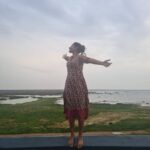 Vishnupriyaa bhimeneni Instagram - Nature's Stillness😍.... My madness 😍😝💜 💚💚🌱🍀🏝️🏝️ Birthday month 💜💗 #livinglife #lovelife #grateful #love #breezeinhair #breezetakingover #lifeisbeautiful💚💛💜 #everyminuteisinevitable💛💚