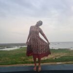 Vishnupriyaa bhimeneni Instagram - Nature's Stillness😍.... My madness 😍😝💜 💚💚🌱🍀🏝️🏝️ Birthday month 💜💗 #livinglife #lovelife #grateful #love #breezeinhair #breezetakingover #lifeisbeautiful💚💛💜 #everyminuteisinevitable💛💚