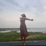Vishnupriyaa bhimeneni Instagram - Nature's Stillness😍.... My madness 😍😝💜 💚💚🌱🍀🏝️🏝️ Birthday month 💜💗 #livinglife #lovelife #grateful #love #breezeinhair #breezetakingover #lifeisbeautiful💚💛💜 #everyminuteisinevitable💛💚