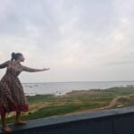 Vishnupriyaa bhimeneni Instagram - Nature's Stillness😍.... My madness 😍😝💜 💚💚🌱🍀🏝️🏝️ Birthday month 💜💗 #livinglife #lovelife #grateful #love #breezeinhair #breezetakingover #lifeisbeautiful💚💛💜 #everyminuteisinevitable💛💚