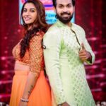 Vishnupriyaa bhimeneni Instagram - I was elated to attend the “Ladies and Gentlemen” show on @zeetelugu along with @vishnupriyabhimeneni , It was an amazing experience to meet numerous warm people who made me feel at home. @pradeep_machiraju @anchorravi_offl @i.ali.reza PC @paulino_pictures Outfit @myperfectfitformen #ladiesandgentlemen #zeetelugu #MaanasNagulapalli #ActorMaanas #maanas #TV show #tollywood #TeluguActor #style #acting #funshow #zarizaripanchekatti #vishnupriya #vishnupriyabhimeneni #BiggBossTelugu5 #BiggBossTelugu #zeetelugupromo #song Padmalaya Studio