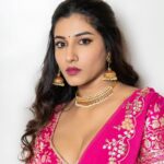 Vishnupriyaa bhimeneni Instagram - Born to love 💗💗💗 Outfit:@mounikas_couture Jwellery:@pretty.jewelbox 📷 :@manoj_gangula #vishnupriyaabhimeneni #diljitdosanjh #kinnikinni #starmaa #tollywood #telugucinema #styleinspiration #love