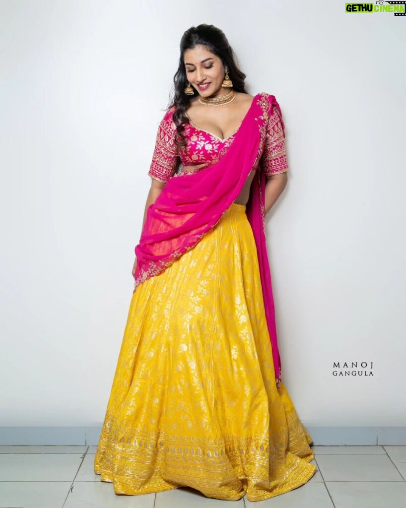 Vishnupriyaa bhimeneni Instagram - Kinni Soni ❤️‍🔥❤️‍🔥✨️✨️✨️ 💛💛 Outfit :@mounikas_couture Jwellery :@pretty.jewelbox 📷 :@manoj_gangula #vishnupriyaabhimeneni #Maatv #aadhivaramwithstarmaaparivaram #sundaypost #gratitude #telugu #diljitdosanjh #latest #11-19-2023