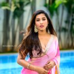 Vishnupriyaa bhimeneni Instagram - Duniya Kehti Ishq Bhul Hai Befizool Hai Hamko To Dil Se Kabool Hai Oh Ho Ho Tujhme Dikhta Rab Ka Noor Hai Ek Suroor Hai Tu Hai Apna Ye Guroor Hai Oh Ho Ho 😍😍😍 Saree :@maramsclothing_official Earrings:@aditi_collection Hair: @dkalyani73 📷: @studios19_lsp #vishnupriyaabhimeneni #atlataddi #Tuesdaypost #lovenmagic #teluguactress #tollywood #jawan