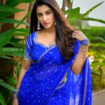 Vishnupriyaa bhimeneni Instagram - 💙💙💙💙💙 Saree : @maramsclothing_official 📷 : @studios19_lsp Hair :@dkalyani73 #vishnupriyaabhimeneni #festivecollection #festivevibes #lovenmagic #teluguactress #telugumovies #dussera #devi