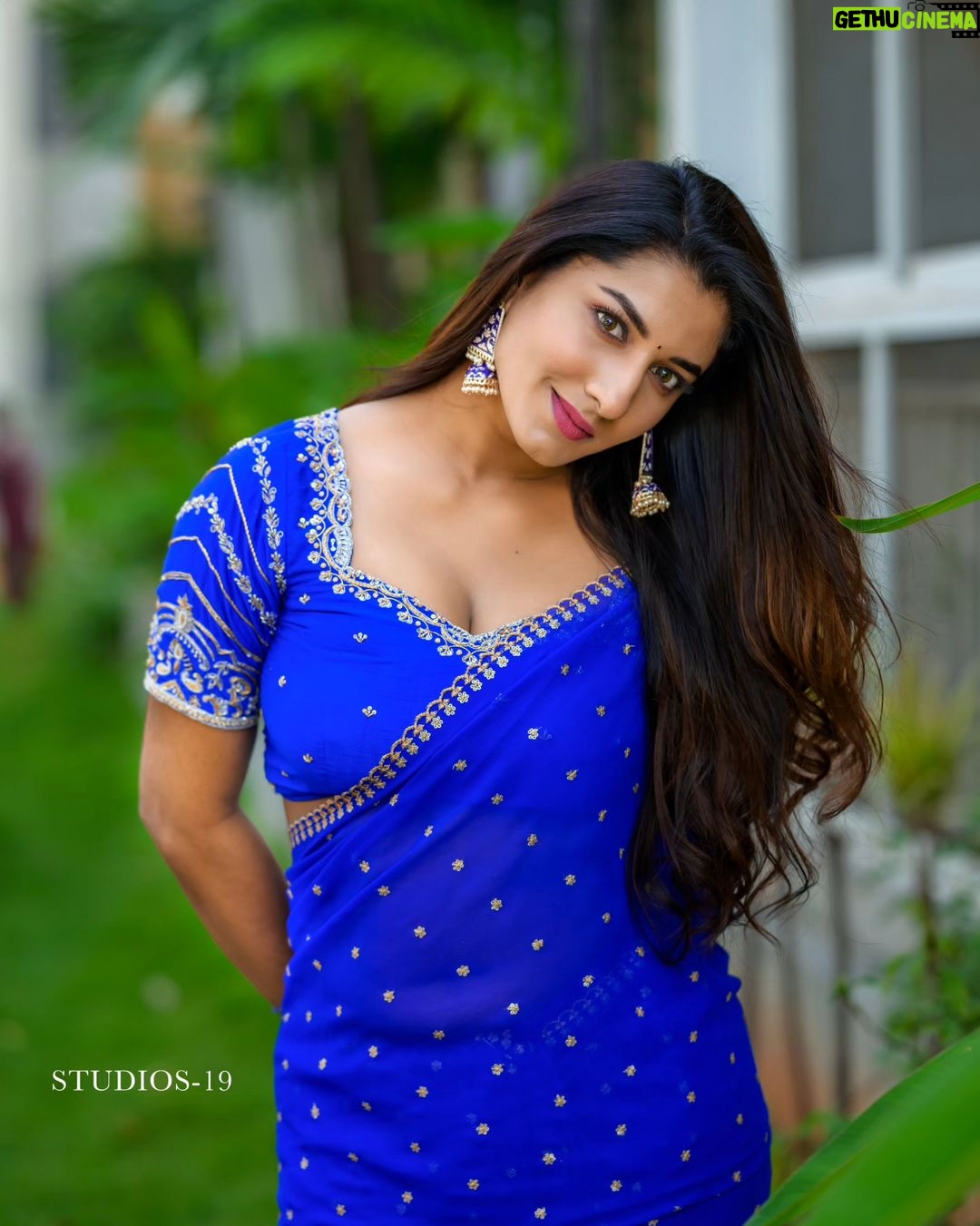 Vishnupriyaa bhimeneni Instagram - πππππ Saree : @maramsclothing_official π· : @studios19_lsp Hair :@dkalyani73 #vishnupriyaabhimeneni #festivecollection #festivevibes #lovenmagic #teluguactress #telugumovies #dussera #devi