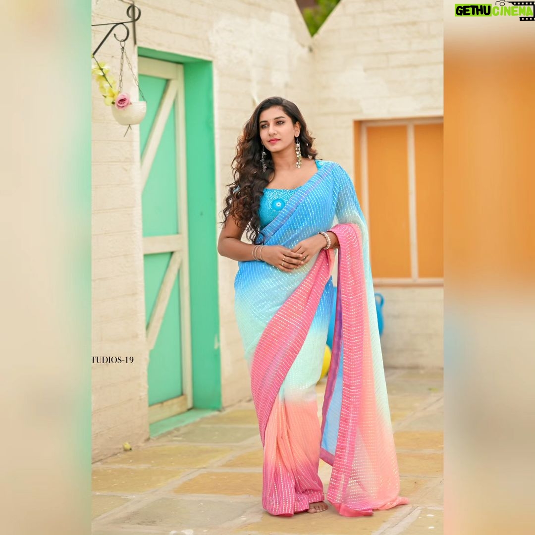 Vishnupriyaa bhimeneni Instagram - Glamming ur gram with my glam ππ₯³ππβ₯οΈβ¨οΈπͺ© π :@sujisrin.collection Earrings :@aanvitrends π·:@studios19_lsp @landscapephotography19 Hair :@dkalyani73 π:@passionate_studios #vishnupriyabhimeneni #vinayakachavithimagic #living #loving #grateful #photooftheday #vishnupriyaa