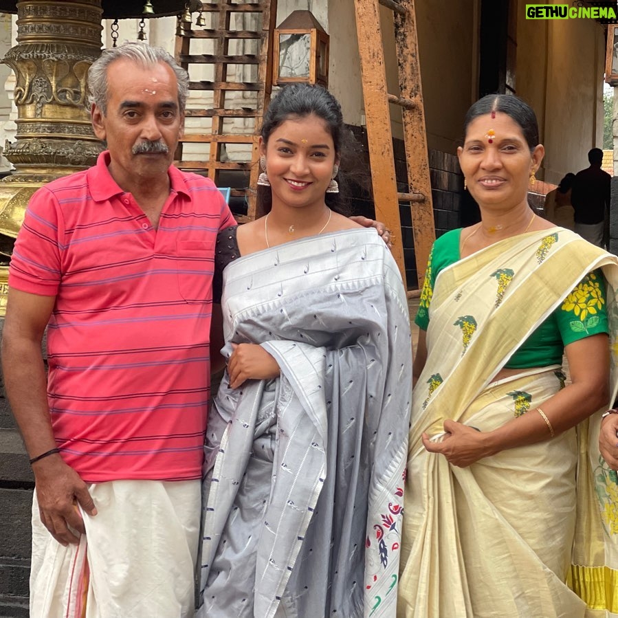 Vishnupriya sainath pathade patil Instagram - Mera sabkuch 😍🥹 ( mummy & daddy )