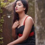 Vishnupriya sainath pathade patil Instagram - If you want opportunity to knock, it's time to build a door. Happy 2M 🥺❣️ Pic - @rushikesh_dop Makeover- @sejal_amnekar__ Costume designer - @jagtap.rajashri Edit - @aakash_deshmukh_29 Satara