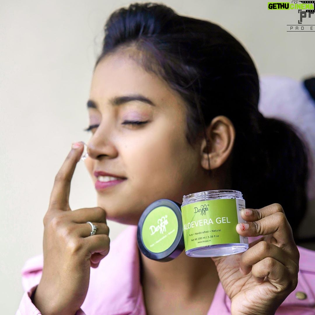 Vishnupriya sainath pathade patil Instagram - Organic is the best way to protect your skin. My favourite is @deyga_organics. Two of my favourites are Aloevera gel & Beetroot lipbalm. Both are so so fabulous that I am addicted 🤩 . Aloevera helps me heal my skin from Acne & lipbalm that saved my lips from chapping throughout the winter !!!