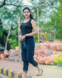 Vishnupriya sainath pathade patil Instagram - Behind every successful woman is herself. 📸 :- @manishbemble