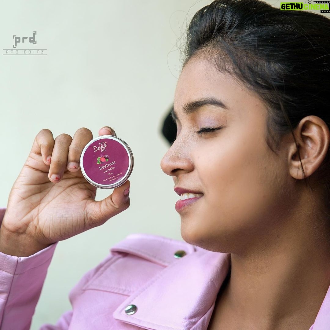 Vishnupriya sainath pathade patil Instagram - Organic is the best way to protect your skin. My favourite is @deyga_organics. Two of my favourites are Aloevera gel & Beetroot lipbalm. Both are so so fabulous that I am addicted 🤩 . Aloevera helps me heal my skin from Acne & lipbalm that saved my lips from chapping throughout the winter !!!
