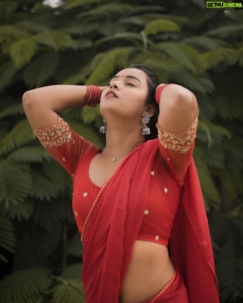 Vishnupriya sainath pathade patil Instagram - Red makes me look good 🫣🔥
