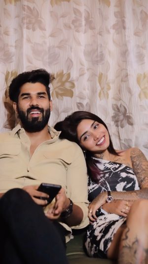 Vishwa Rathod Instagram - Listen to the melody on @KashishMusicOfficial YouTube channel 💫

#woishq #umarriaz #kashishmusic #newsong #AbhishekThakur #AkshayKAgarwal @gm_reel