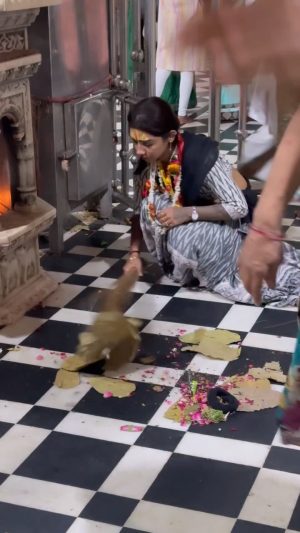 Vishwa Rathod Instagram - Bolo Radhe radhe 🙏🏻✋🏻🤚🏻 
@goswamilavesh_